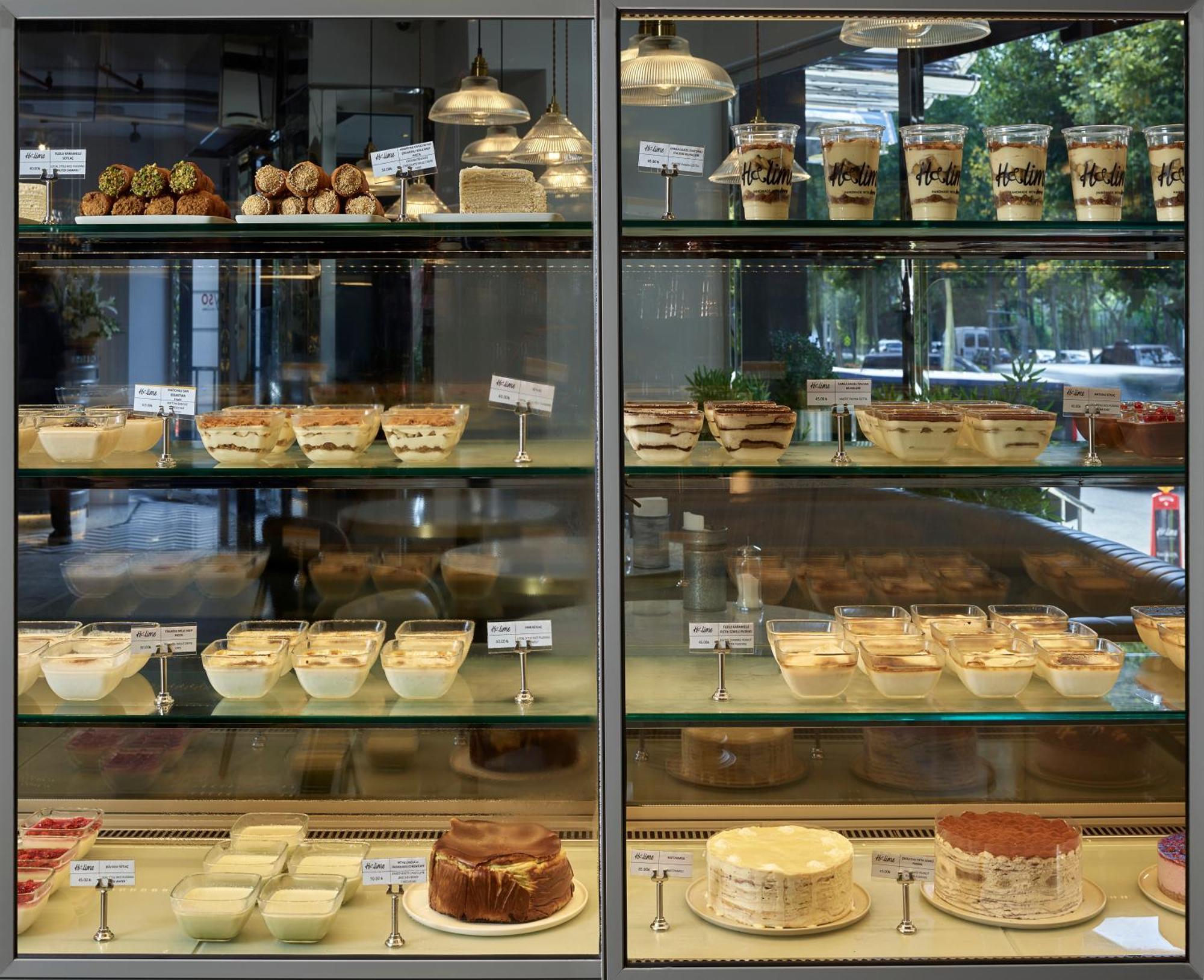 Stayso The House Hotel 이스탄불 외부 사진 A display case of pastries
