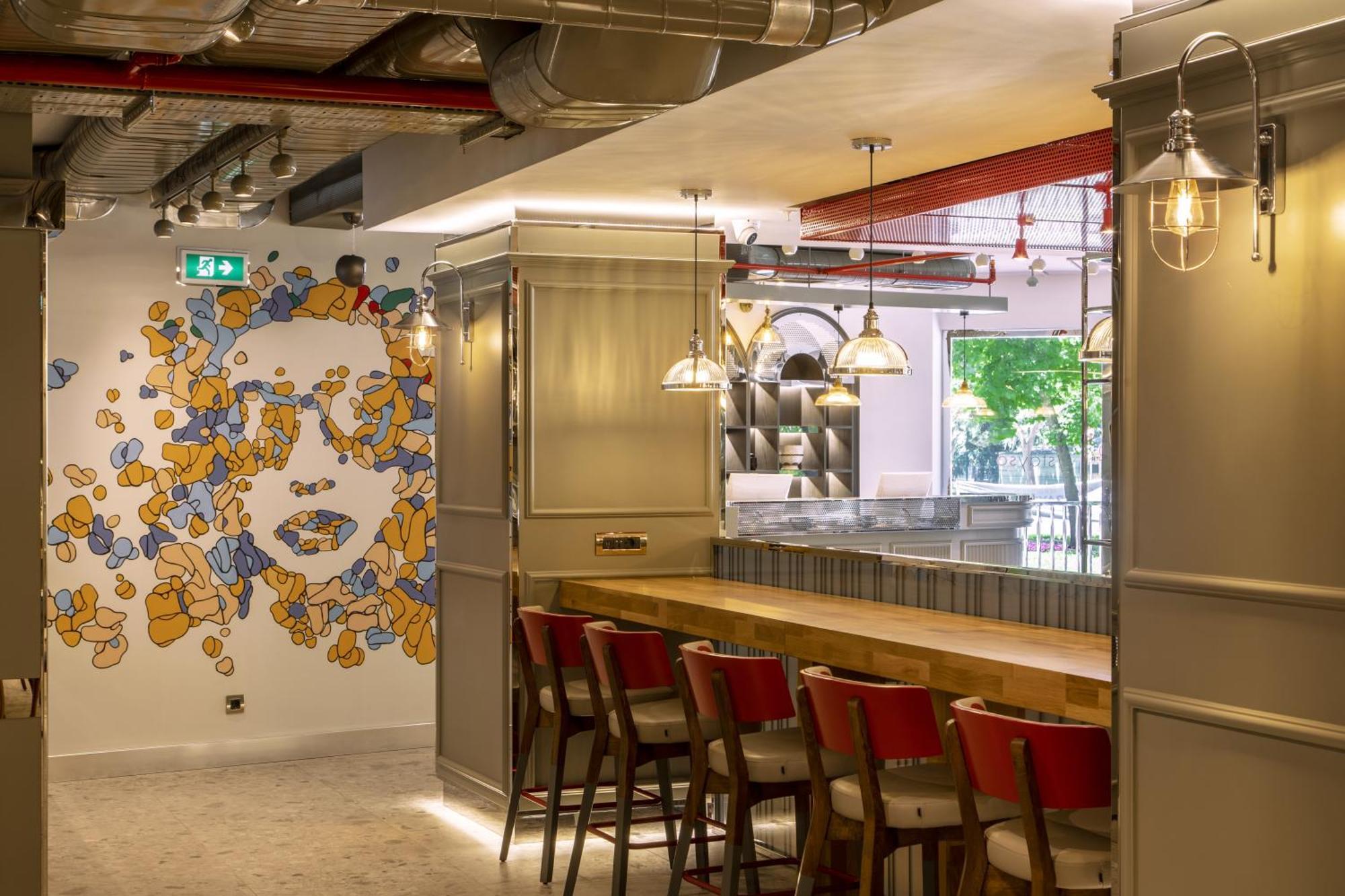 Stayso The House Hotel 이스탄불 외부 사진 The interior of a Starbucks Reserve store in London