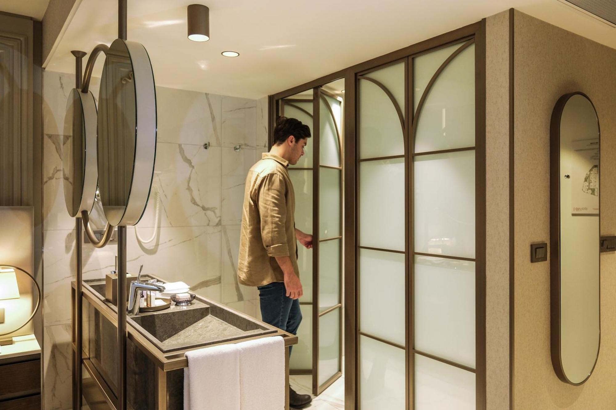 Stayso The House Hotel 이스탄불 객실 사진 A shower enclosure