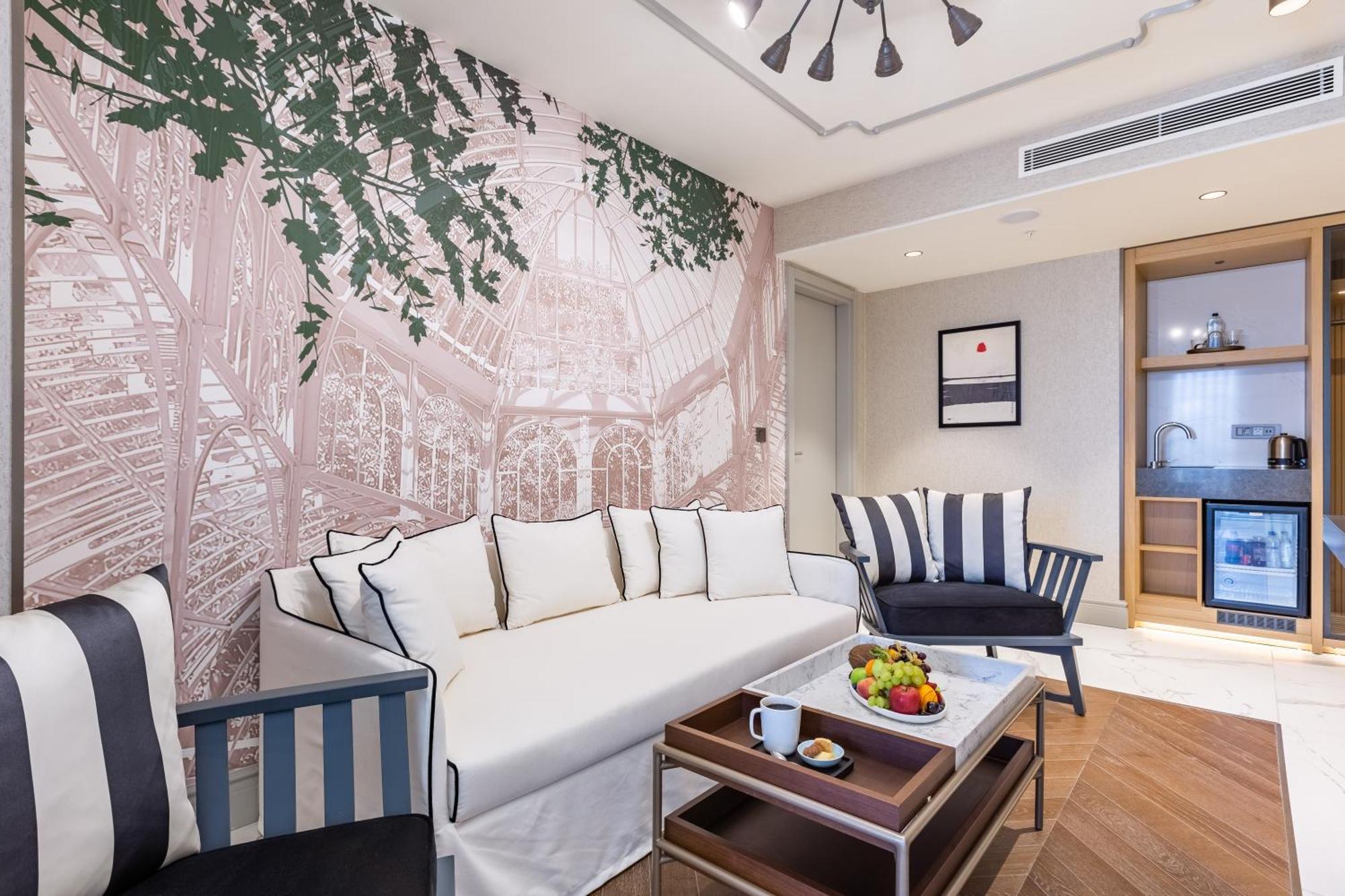 Stayso The House Hotel 이스탄불 객실 사진 A living room at the hotel